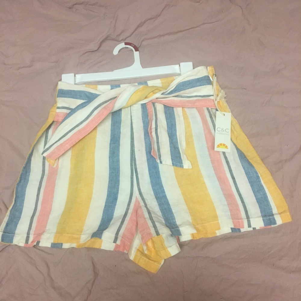 NWT C&C California high waisted 100% linen striped shorts. US women’s size 4